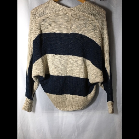 Pink Rose Blue and Tan Sweater Size Medium - Picture 2 of 8